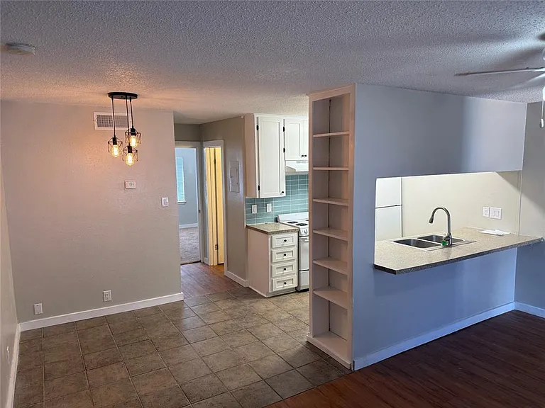 2408 Longview St #108 — Photo 1