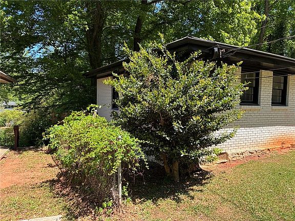 2nd image of 3490 Primrose Pl