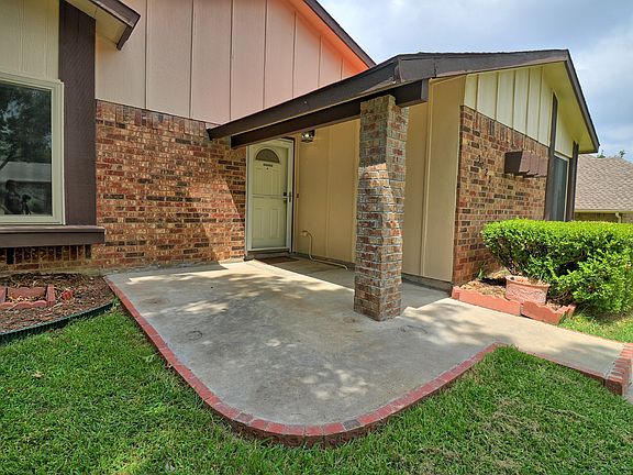2nd image of 3220 Mahan Cir