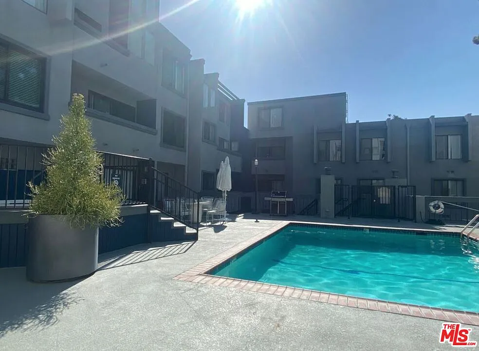 2 bed, 2.0 bath, 1601 sqft, $3,990 — Photo 4