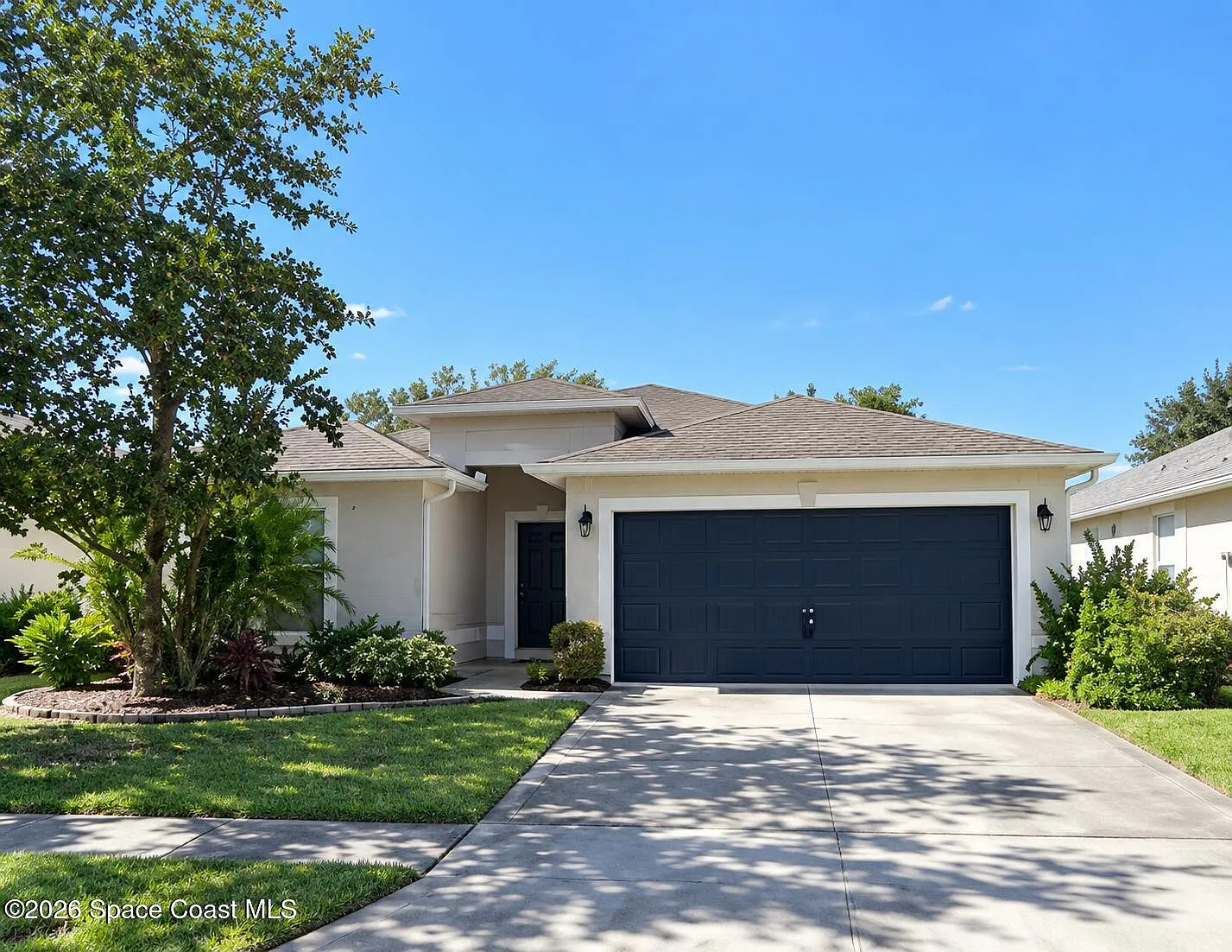 3 bed, 2.0 bath, 1865 sqft, $2,095 — Photo 1