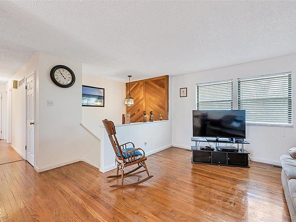 4th image of 59 Muir St