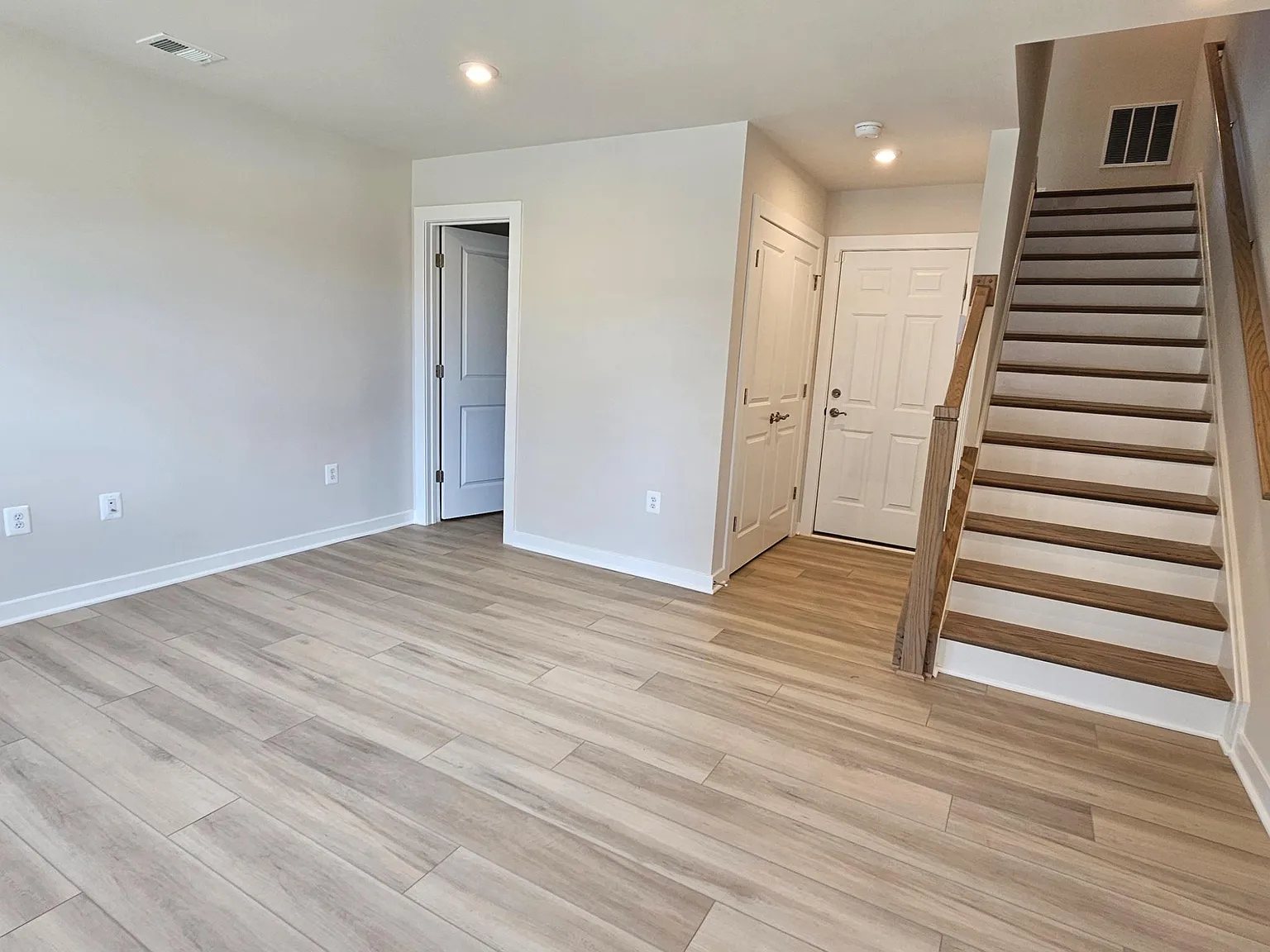 2 bed, 4.0 bath, 2306 sqft, $3,000 — Photo 2