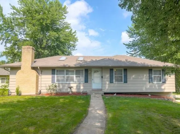 8315 Ditzler Ave, Raytown, MO 64138