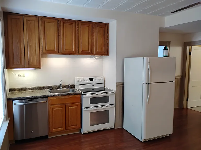 565 Beacon St #2 — Photo 10