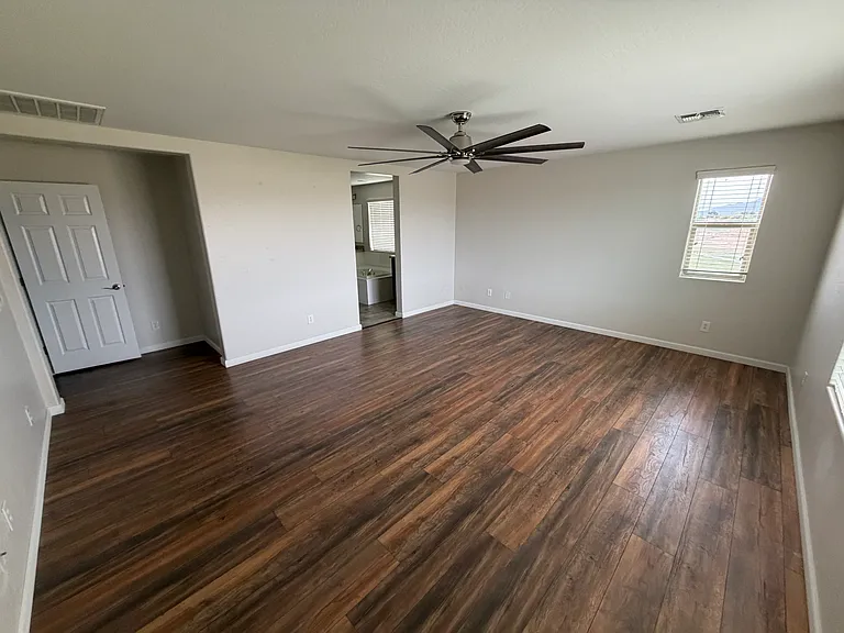 6906 S 78th Dr — Photo 18