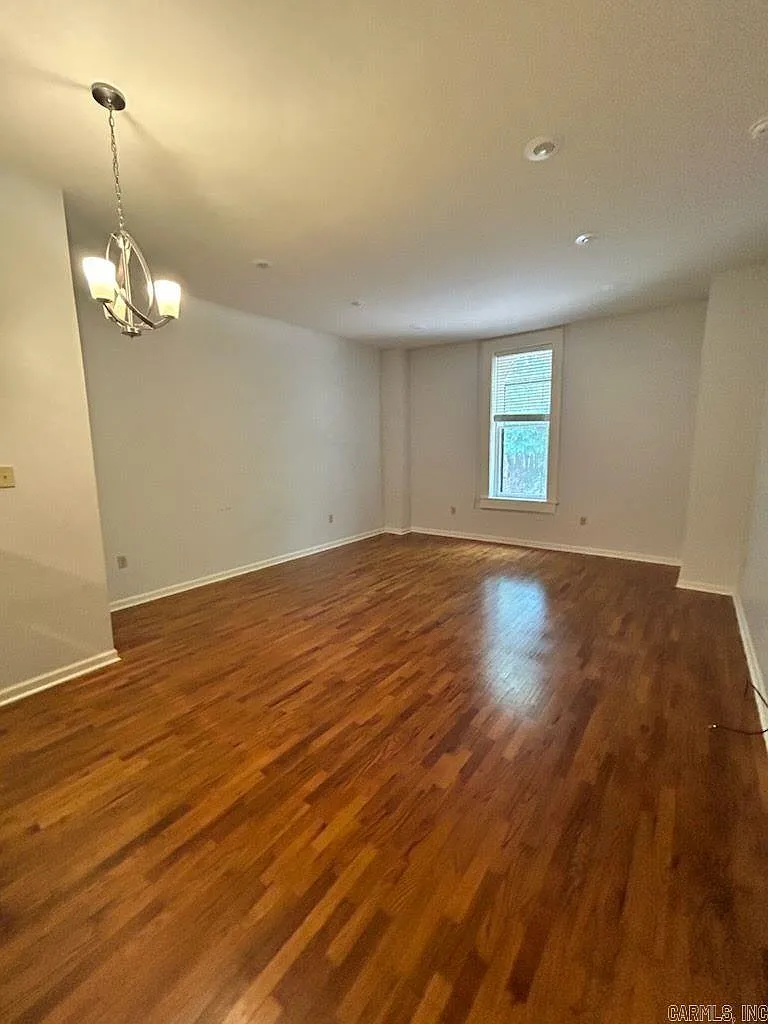 1 bed, 1.0 bath, 850 sqft, $955 — Photo 3