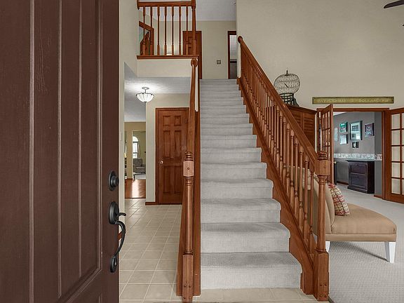 3rd image of 3505 Lake Louise Dr
