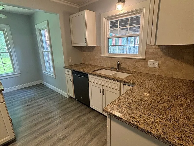 102 Wellington Rd — Photo 9