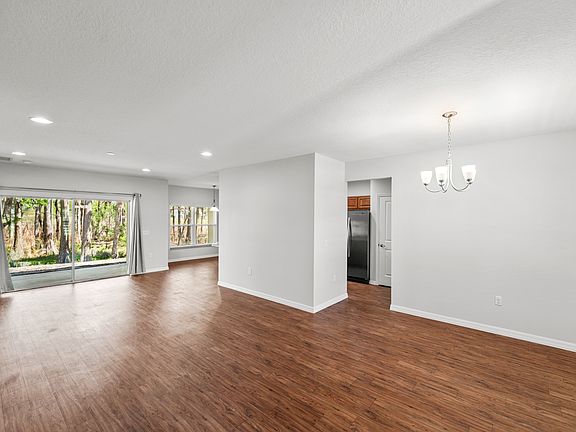4th image of 1621 Town Park Court St