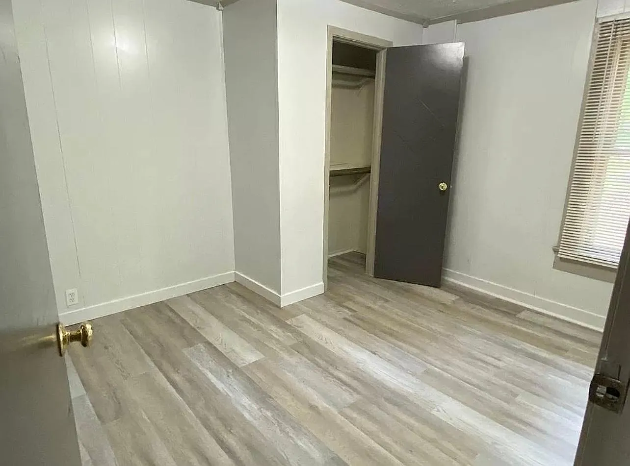 3 bed, 1024 sqft, $1,300 — Photo 4