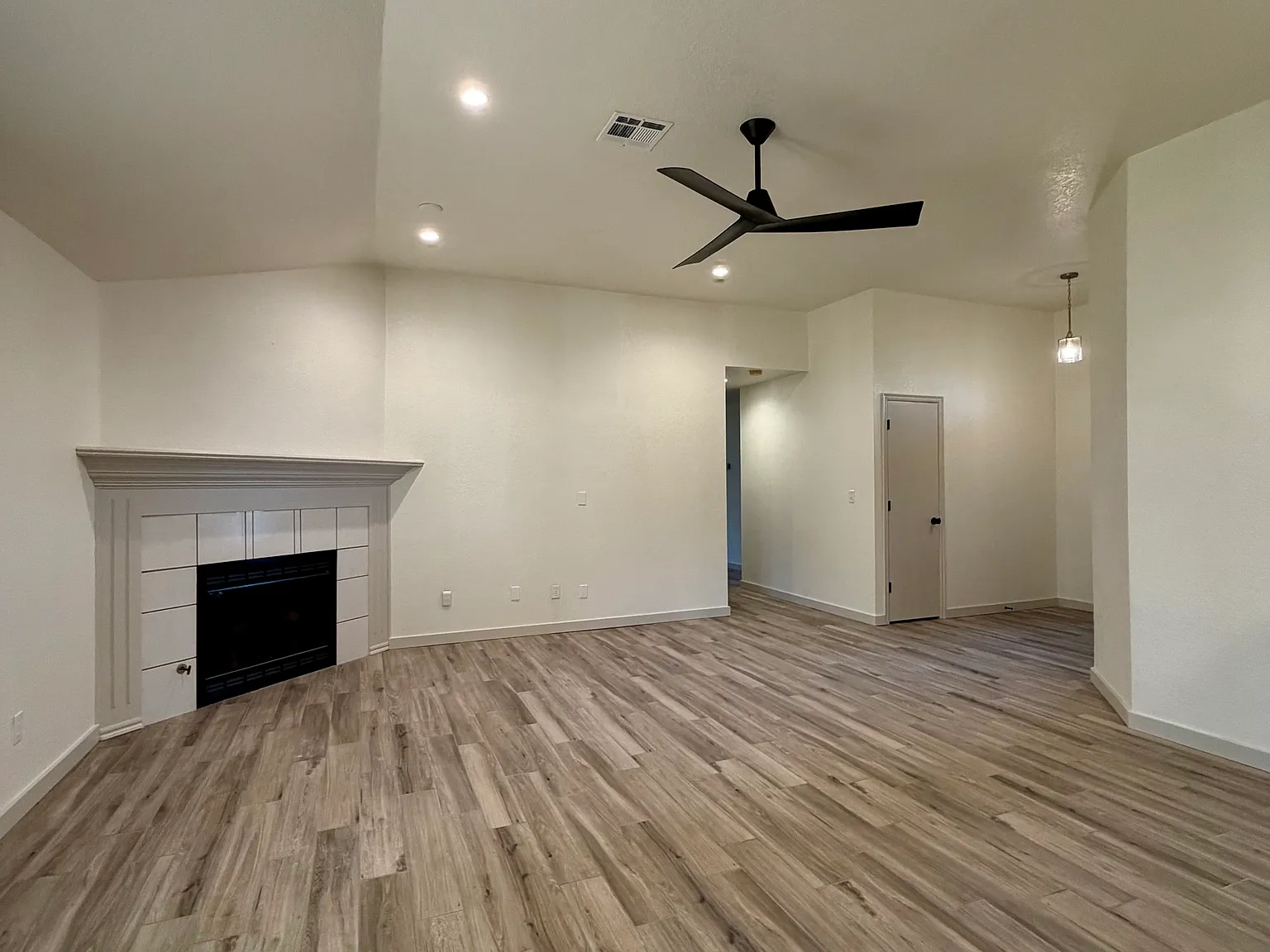 3 bed, 1573 sqft, $2,000 — Photo 3