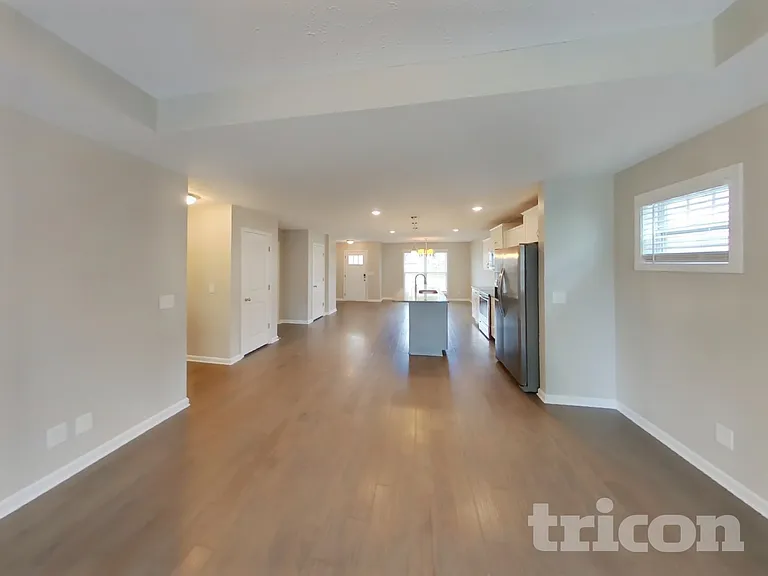 549 Medallion Cir — Photo 4