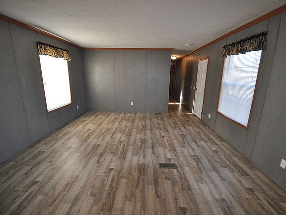 3rd image of 83 N Hiawatha Cir