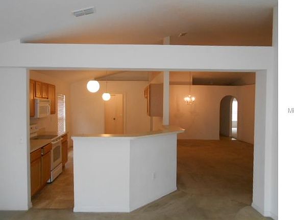 5th image of 324 Thomasdale Ave