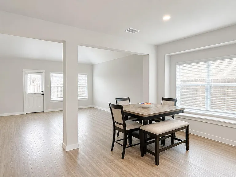 323 Bennett St — Photo 8