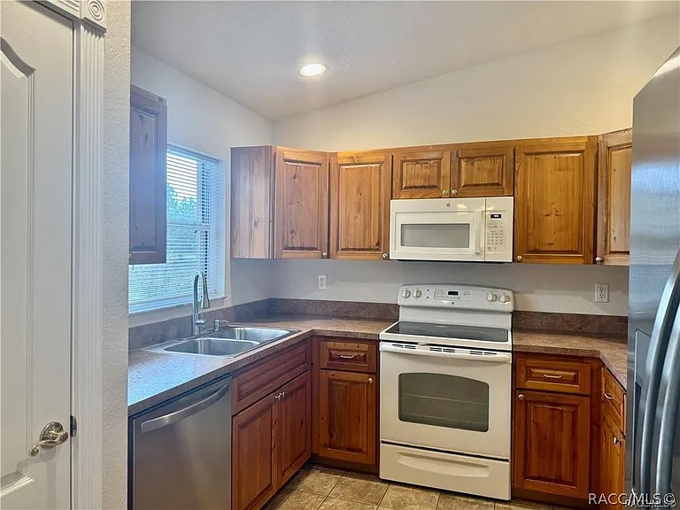 5768 N Summerfield Point — Photo 5