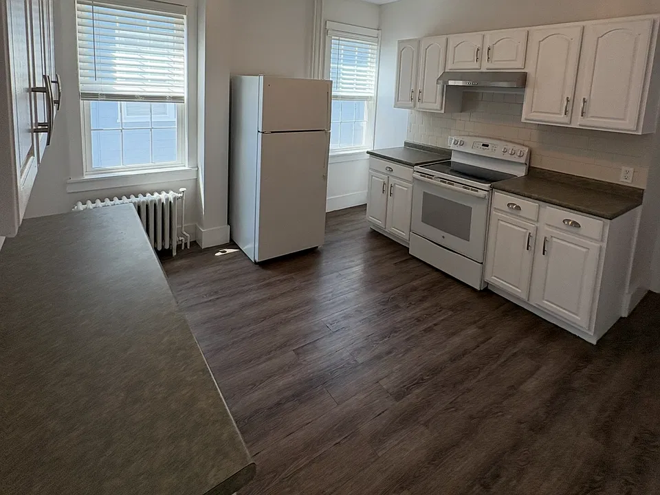 8 Bridge St #1