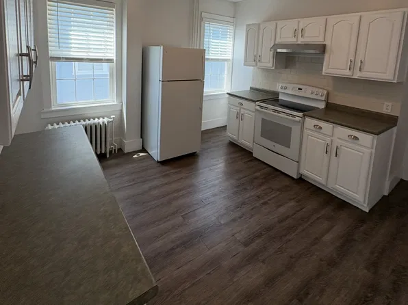8 Bridge St #1, Newport, RI 02840