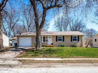 3317 Kimberly Downs Rd, Davenport, IA 52807