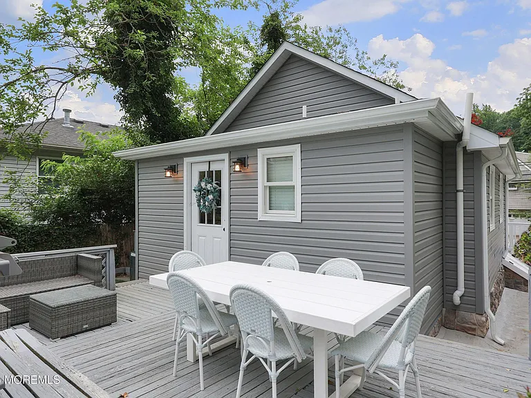 210 Linden Ave — Photo 23
