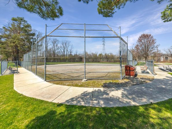 2265 Maddy Ln, Keego Harbor, MI 48320