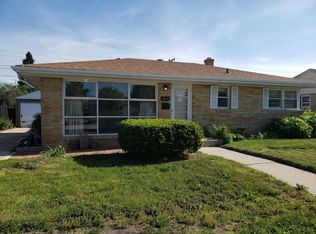 1013 Sheraton Dr, Racine, WI 53402