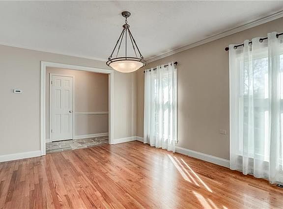 4th image of 6806 W 101st St