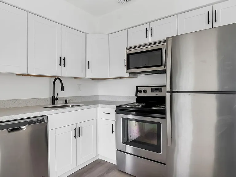5015 SW 25th St — Photo 9