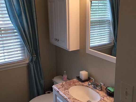 4th image of 3772 Jeanette Dr SE