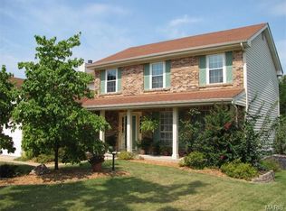 1447 Cedar Bluff Dr, Ballwin, MO 63021