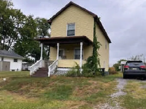 661 6th St, West Pittsburg, PA 16160