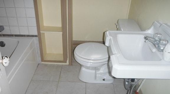 5th image of 1114 E Stockbridge Ave