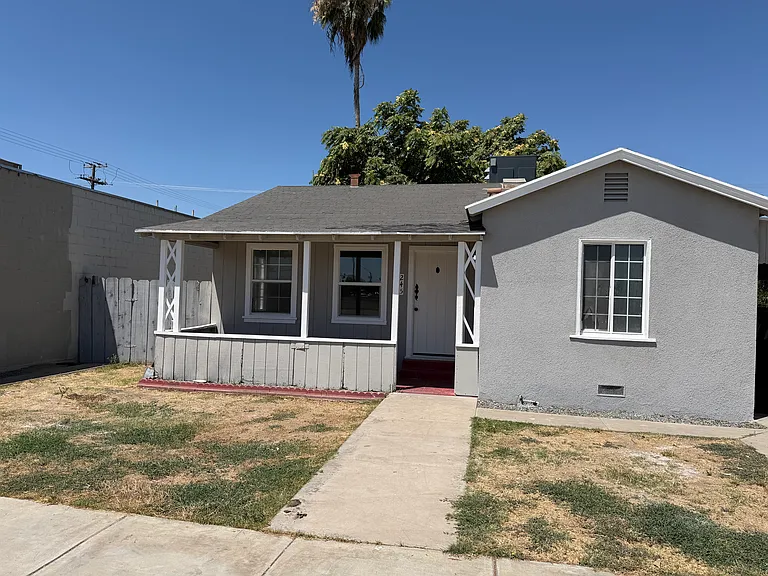 245 S I St — Photo 2