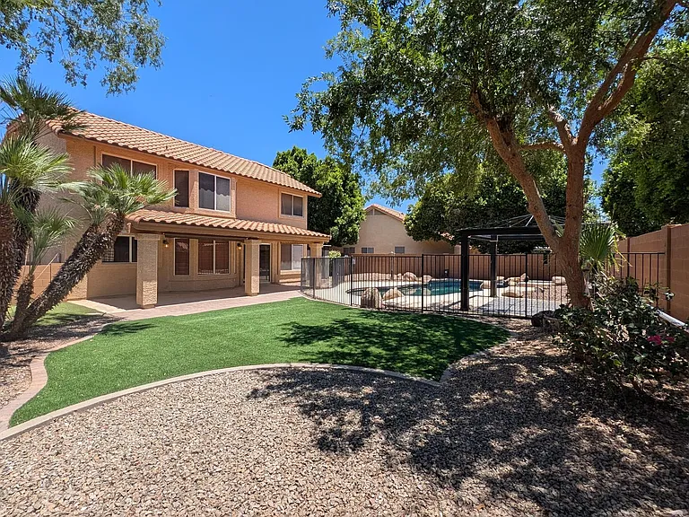 2363 W Hemlock Ct — Photo 32
