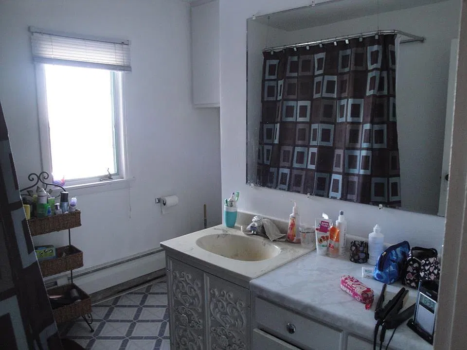 3 bed, 1050 sqft, $1,650 — Photo 3