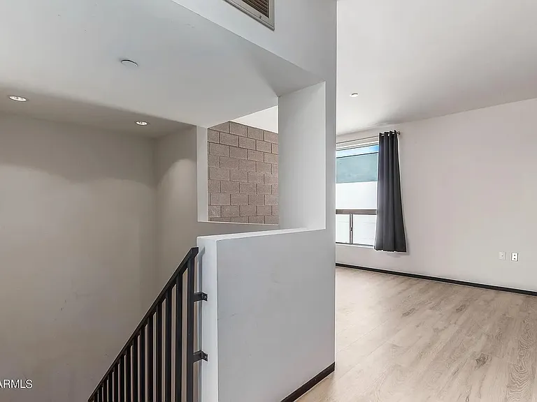 525 E Willetta St #9 — Photo 10