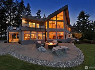 8045 Possession Rd, Clinton, WA 98236