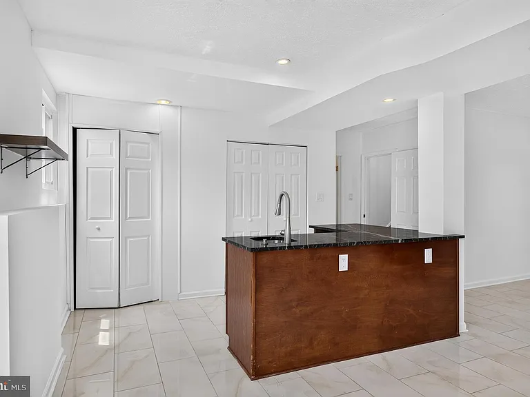 13296 Hollinger Ave — Photo 37