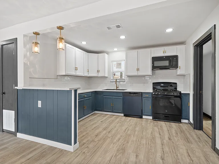 3607 Cunningham Dr — Photo 6
