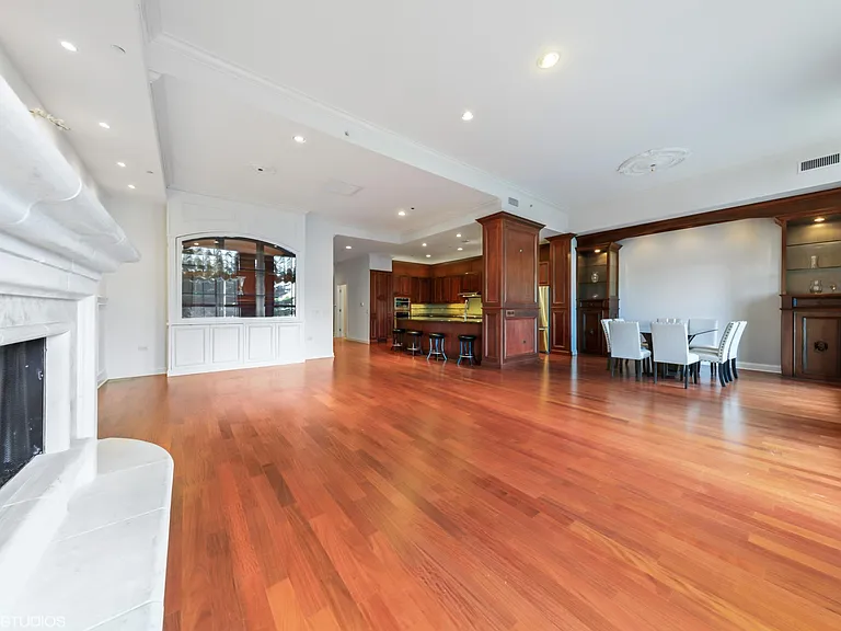 310 S Michigan Ave #202 — Photo 5