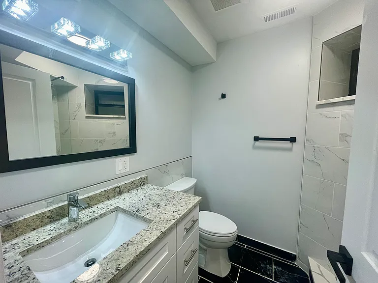 4220 S Calumet Ave — Photo 8