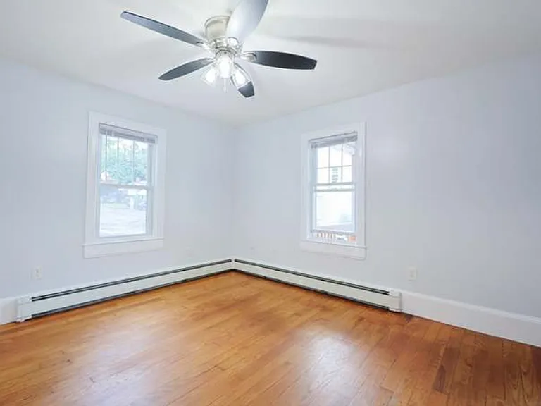 191-193 Auburn St #2 — Photo 8
