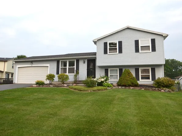 15 Landstone Ter, Rochester, NY 14606