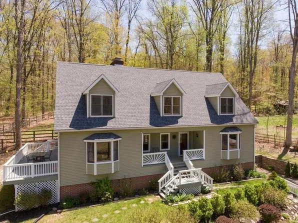 127 Cool Glen Cir, Harpers Ferry, WV 25425