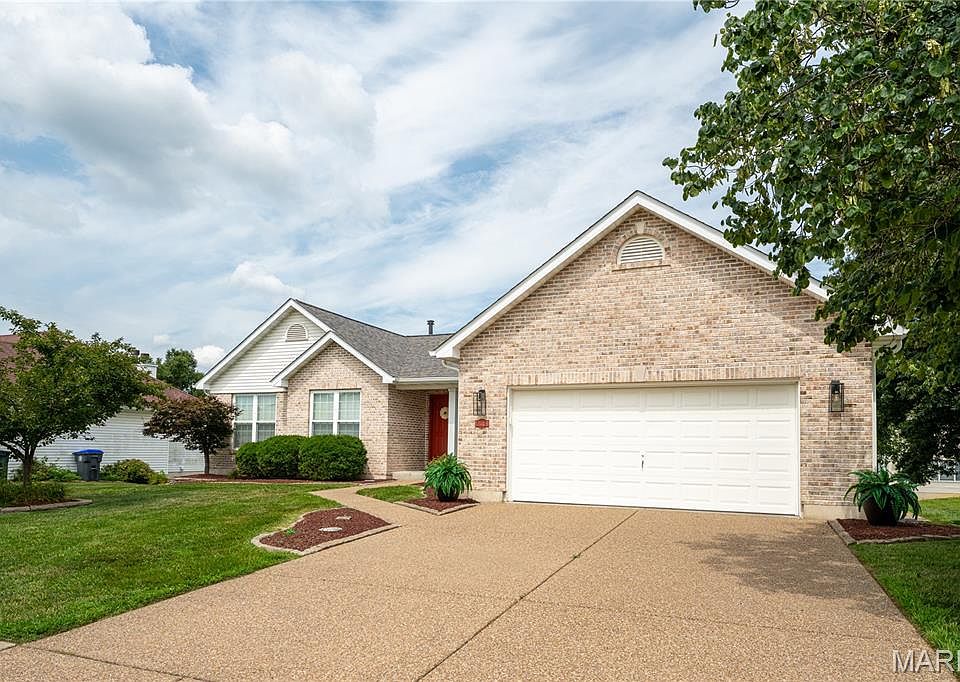 1st image of 2327 Hidden Deer Dr