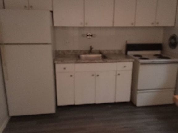 3rd image of 7155 Lexington Ave