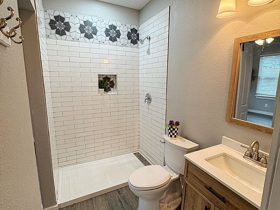 2nd image of 142 Avant Ave #4