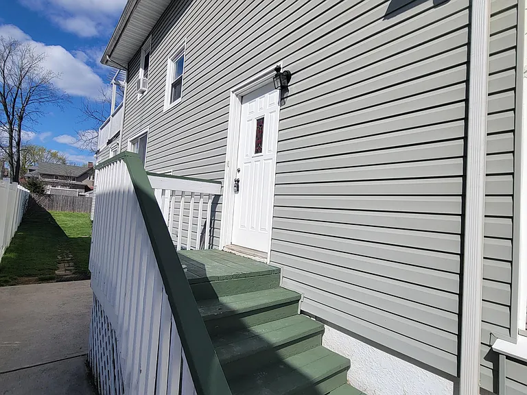 100 3rd St — Photo 2