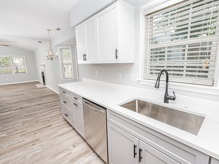 212 Forest Park Dr — Photo 6